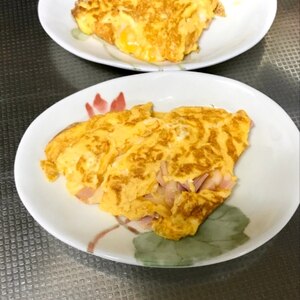 ハムとチーズのオムレツ